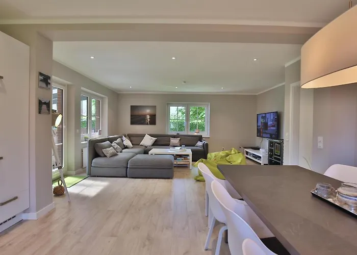 8er Huus Wangarou Nyaraló